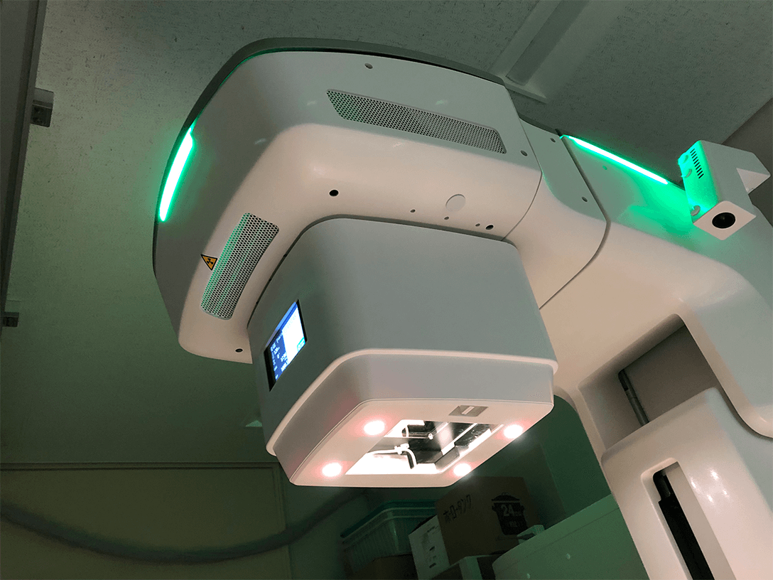 SECURELIGHT照射中、緑色のランプはX線レディ状態のイルミネーションランプ